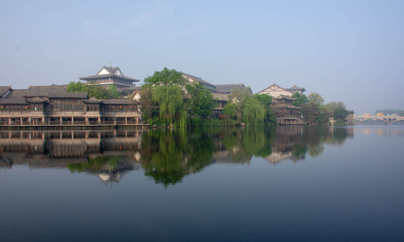 水乡古镇倒影如画图片