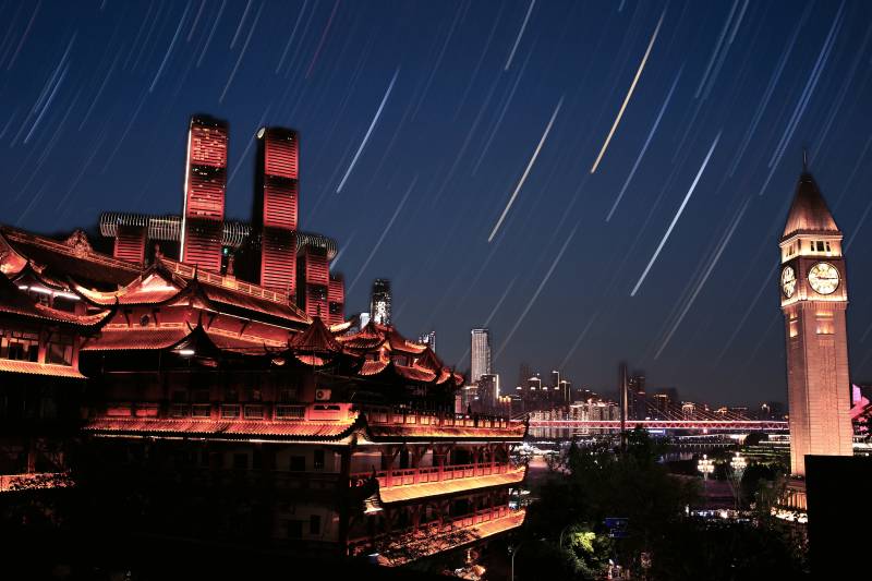 夜轨流光映古楼钟楼图片