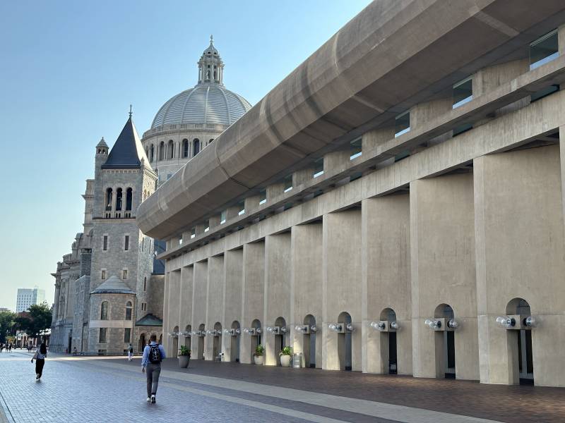 现代廊道与古典穹顶对话图片