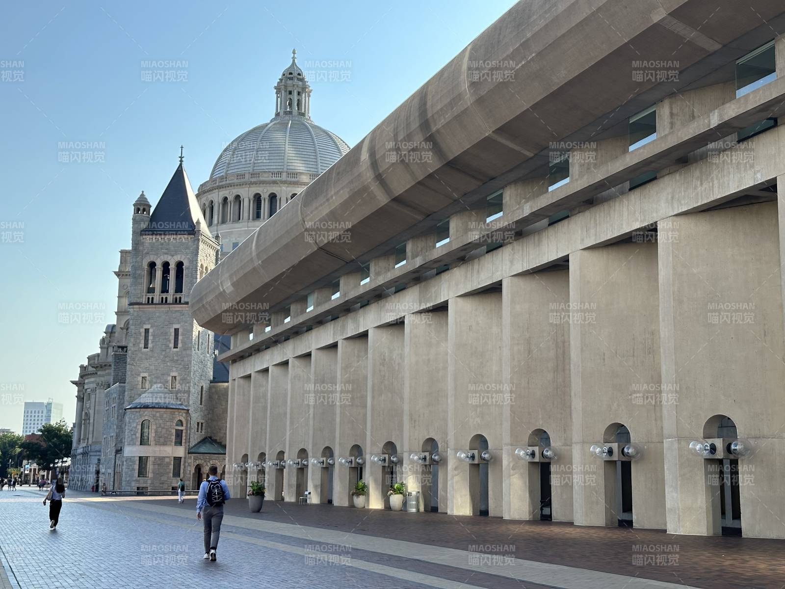 现代廊道与古典穹顶对话图片