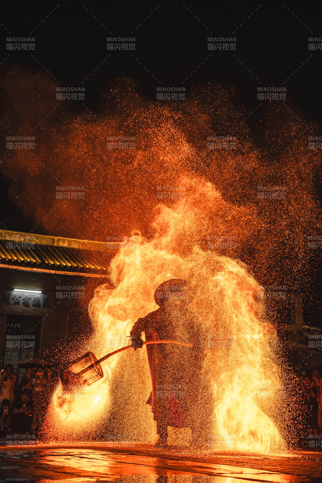 火舞之夜 铁花飞溅图片