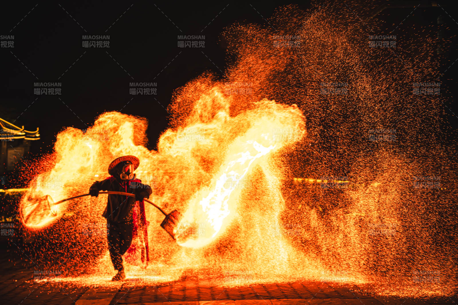 火舞之夜 焰花飞溅的狂欢图片