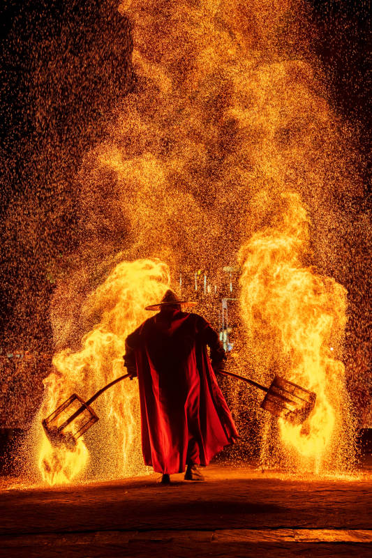 火舞狂澜 侠影燃夜图片