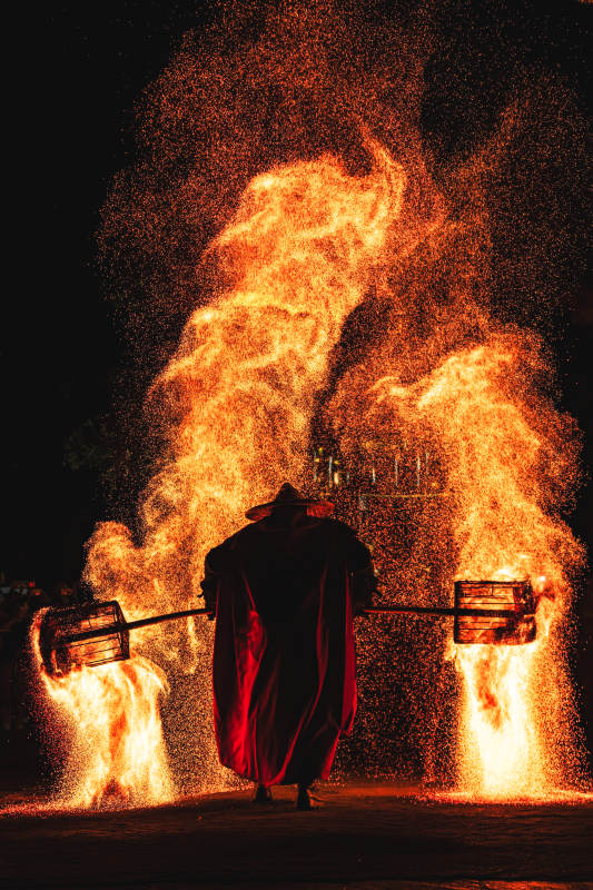 火舞夜行 焰影侠踪图片