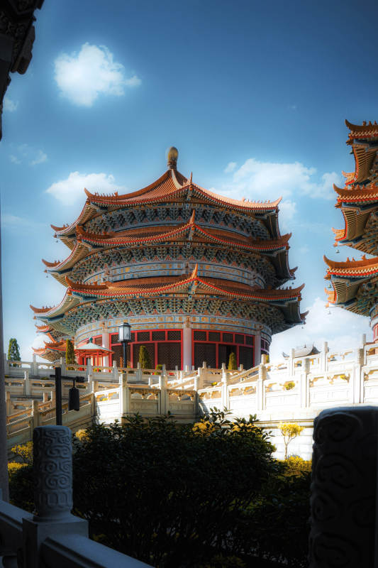 古塔映蓝天 飞檐斗拱美图片