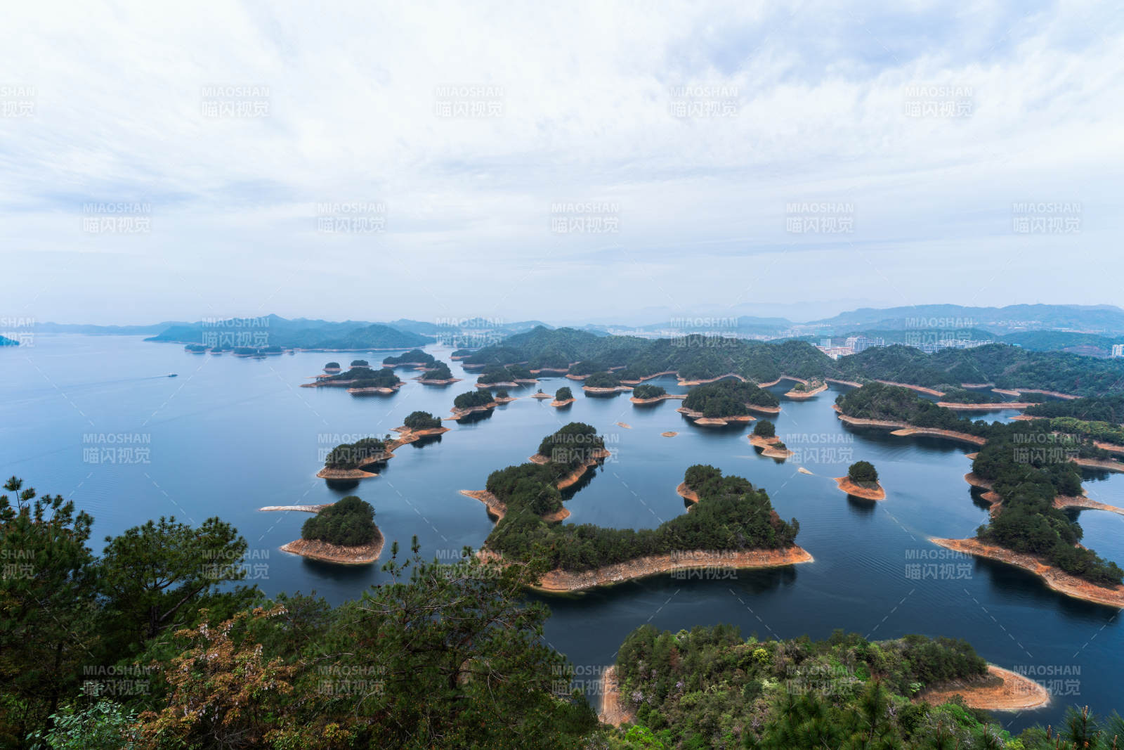 千岛湖风光 碧水绕青山图片