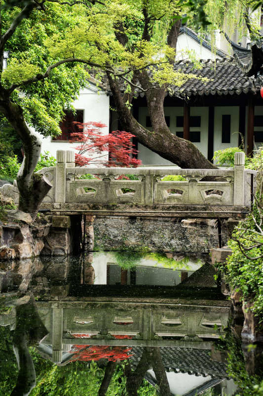 古桥映水 红枫点翠江南景图片