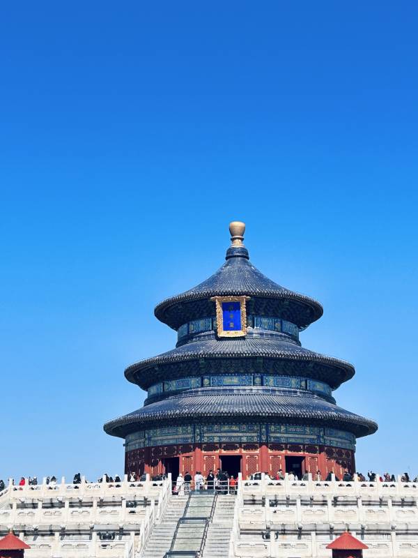 天坛祈年殿 蓝天映衬下图片