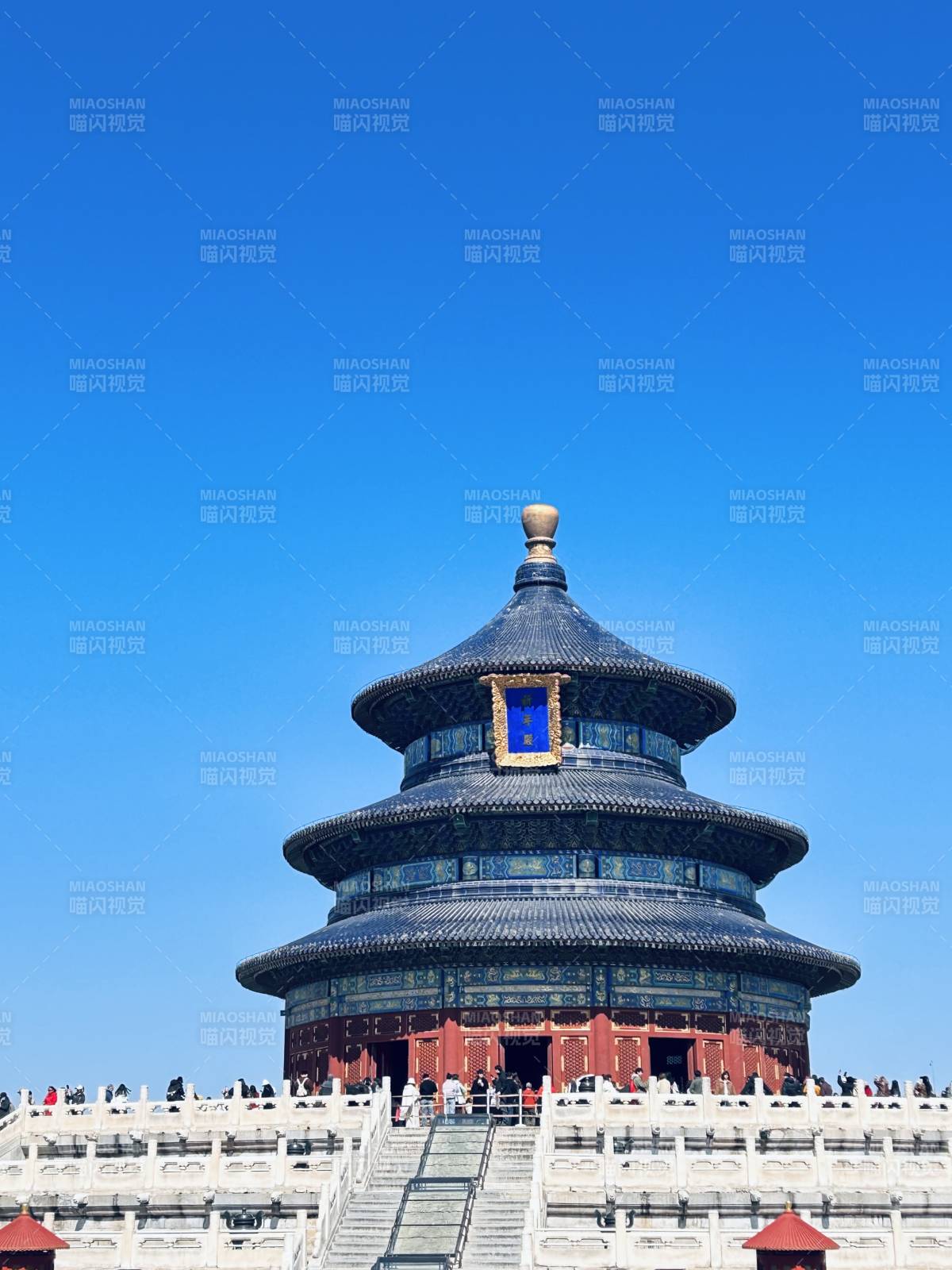 天坛祈年殿 蓝天映衬下图片