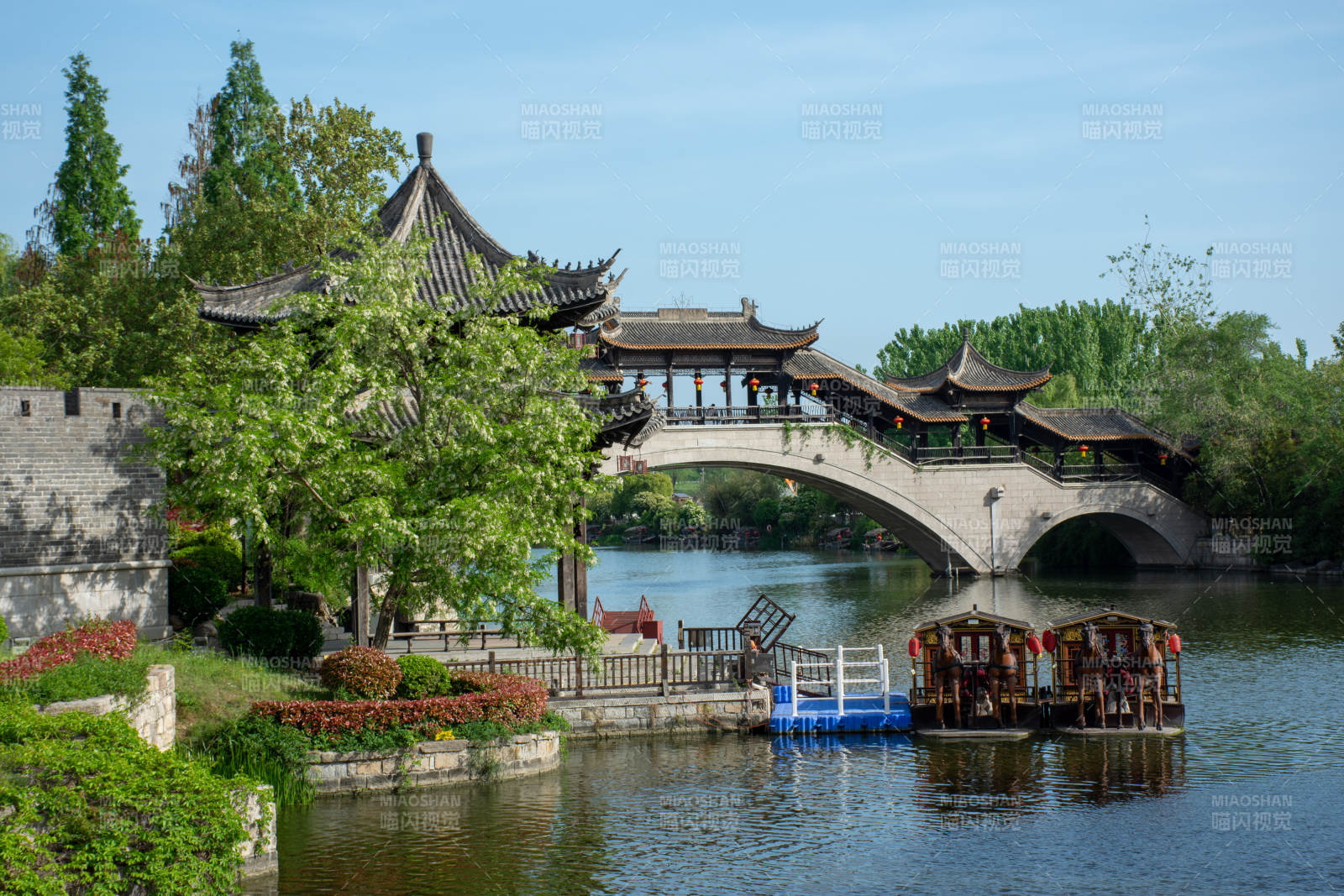 台儿庄古城古桥亭台映水景图片