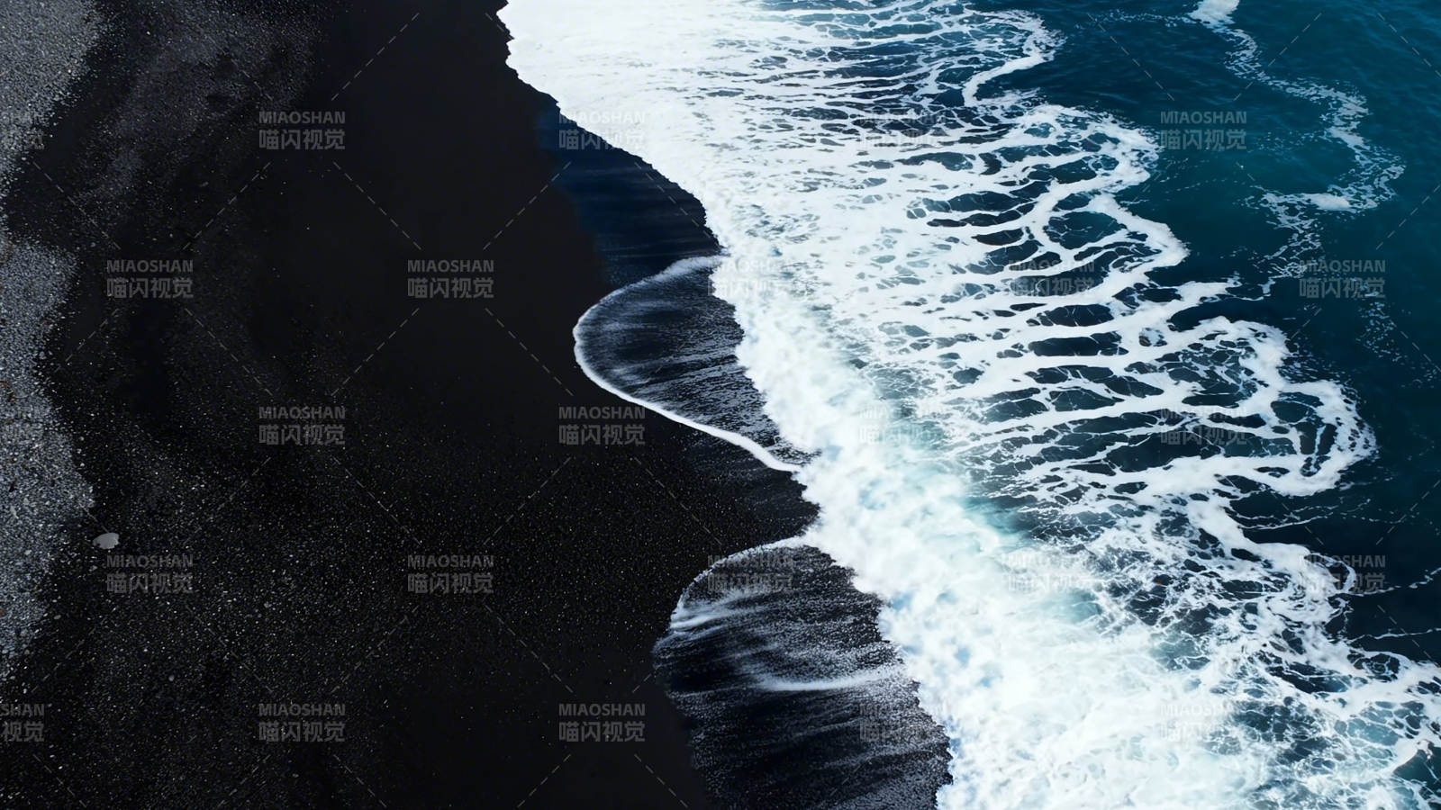 黑沙蓝海 浪涌如雪图片