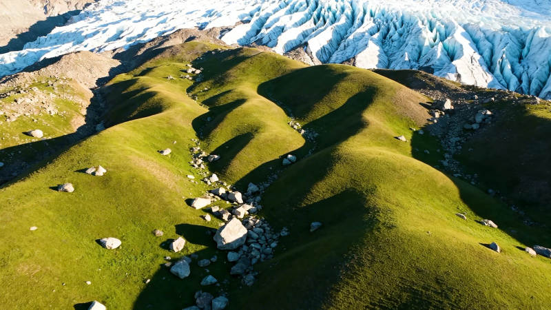 冰川绿谷 光影如画图片