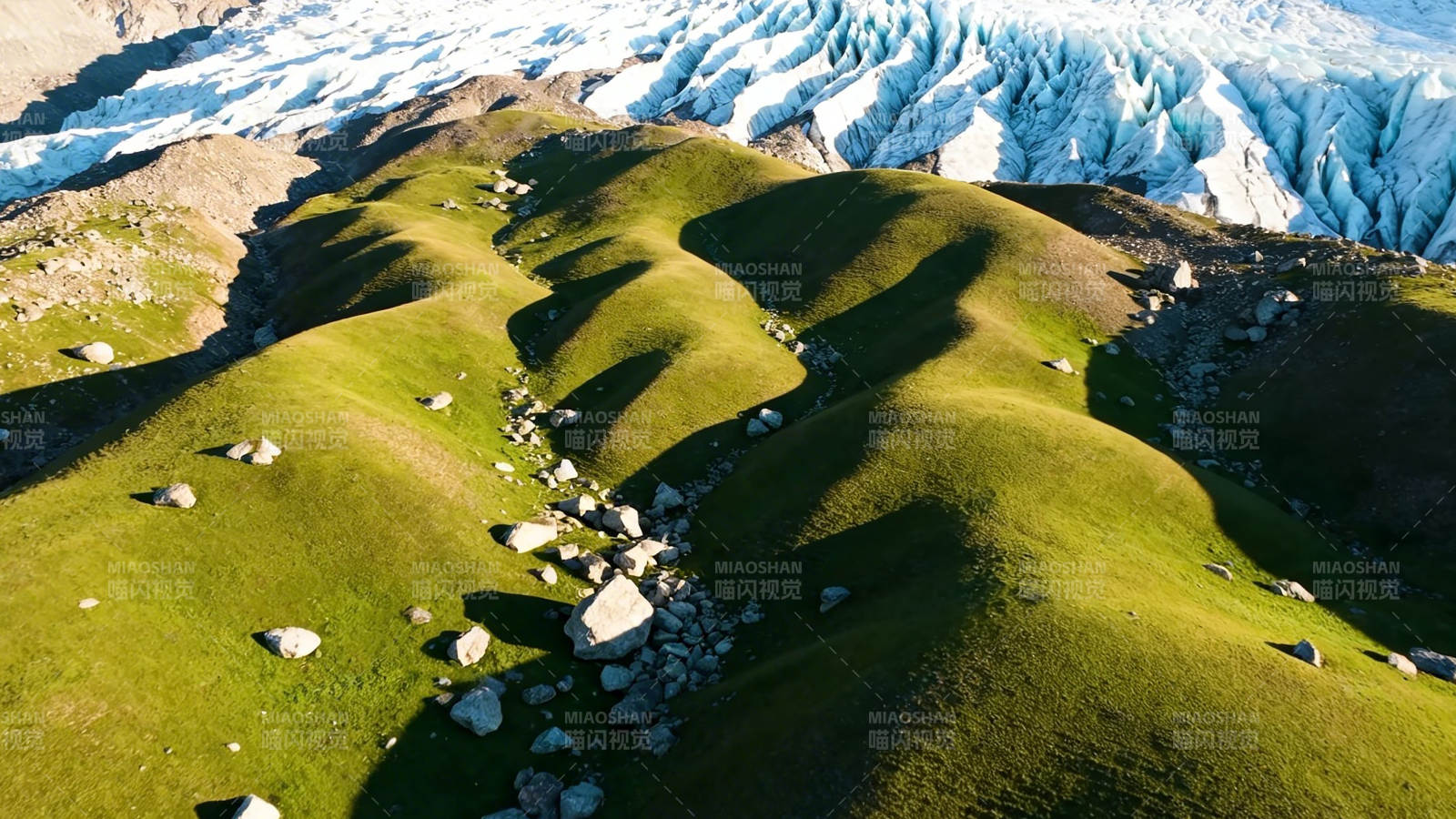 冰川绿谷 光影如画图片