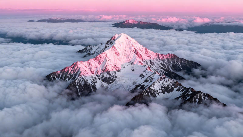 云海之上 雪峰染霞光图片
