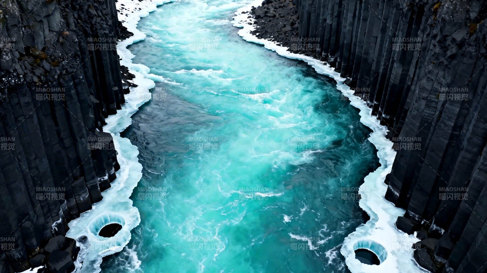 冰河穿峡 碧流奔涌图片