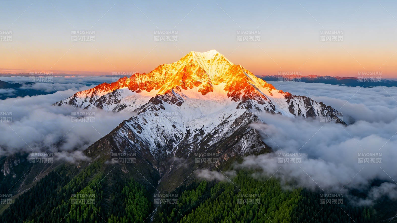 雪山日出 云海缭绕图片