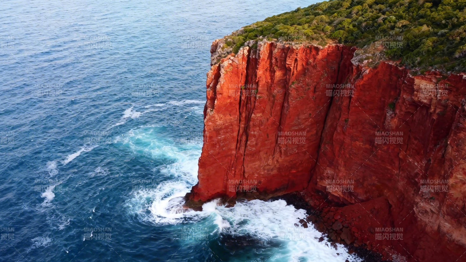 红崖碧海 浪拍绝壁图片