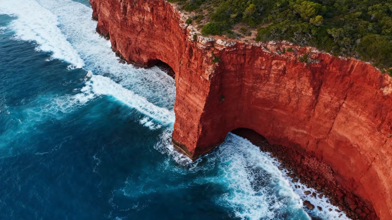 红崖碧海 浪拍绝壁图片