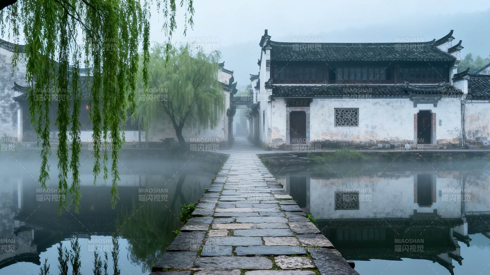 烟雨古巷 柳影水镜图片