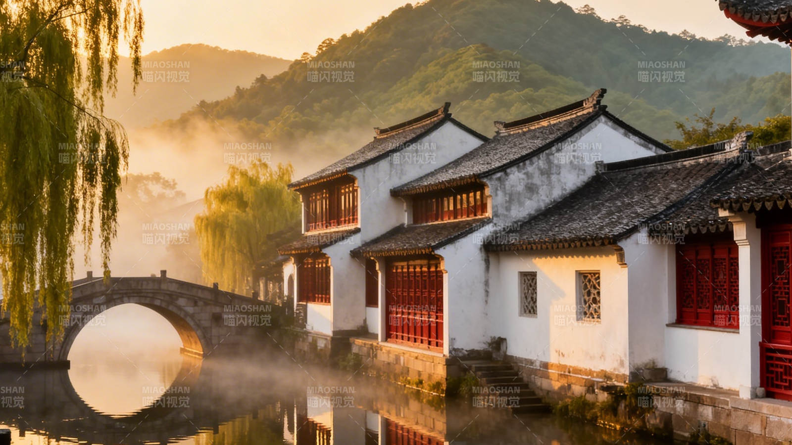 晨雾古桥 江南水乡韵图片