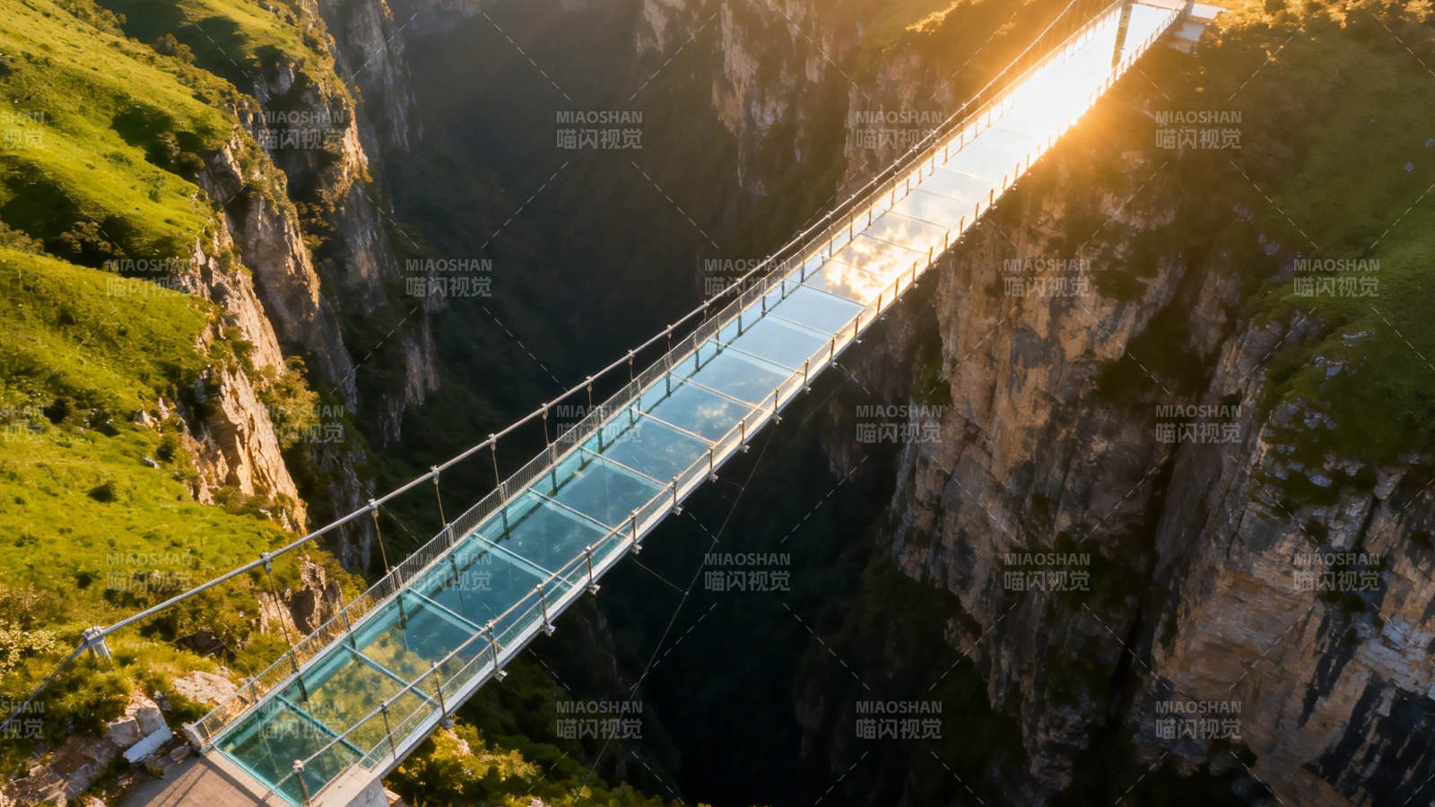 峡谷玻璃桥 夕阳映天险图片