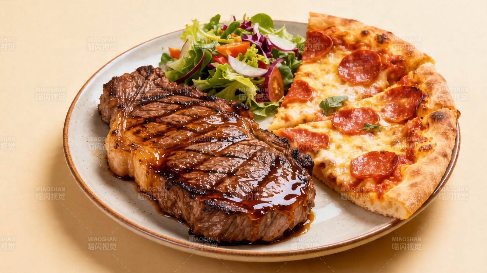 牛排披萨沙拉拼盘图片
