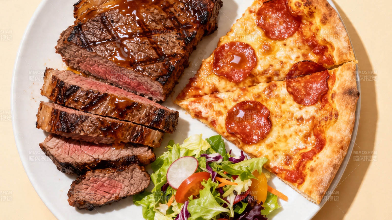 牛排披萨沙拉拼盘图片