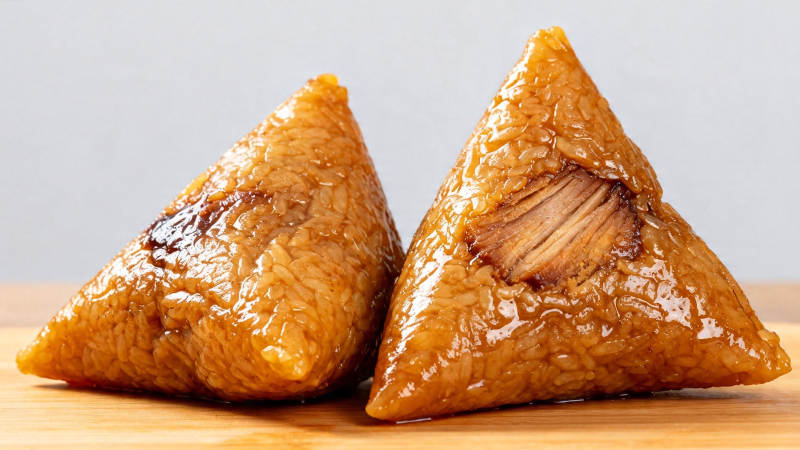 粽子特写 糯米包裹肉馅图片