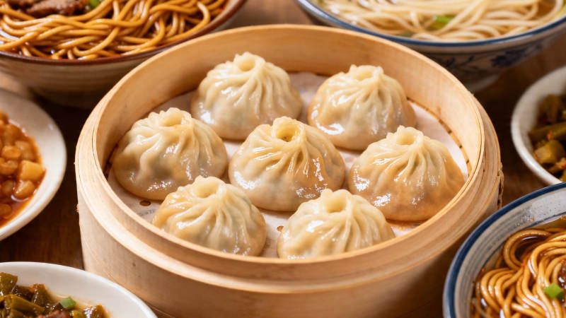 小笼包配面 中式美味盛宴图片