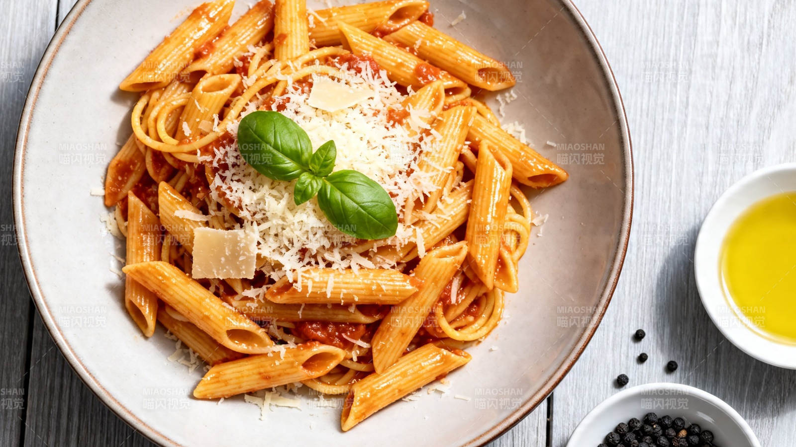 意式番茄罗勒通心粉图片