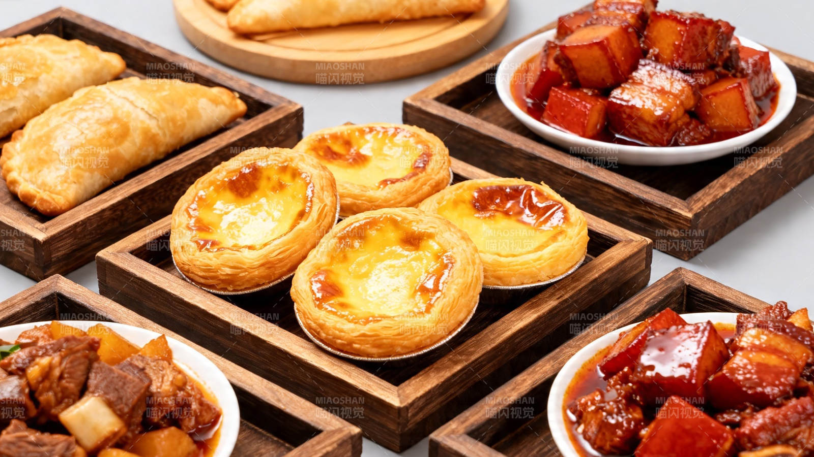 中式点心与红烧肉拼盘图片