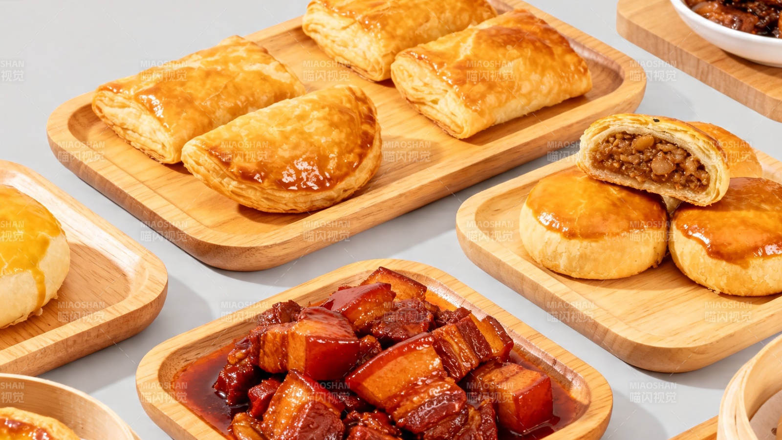 中式点心与红烧肉拼盘图片