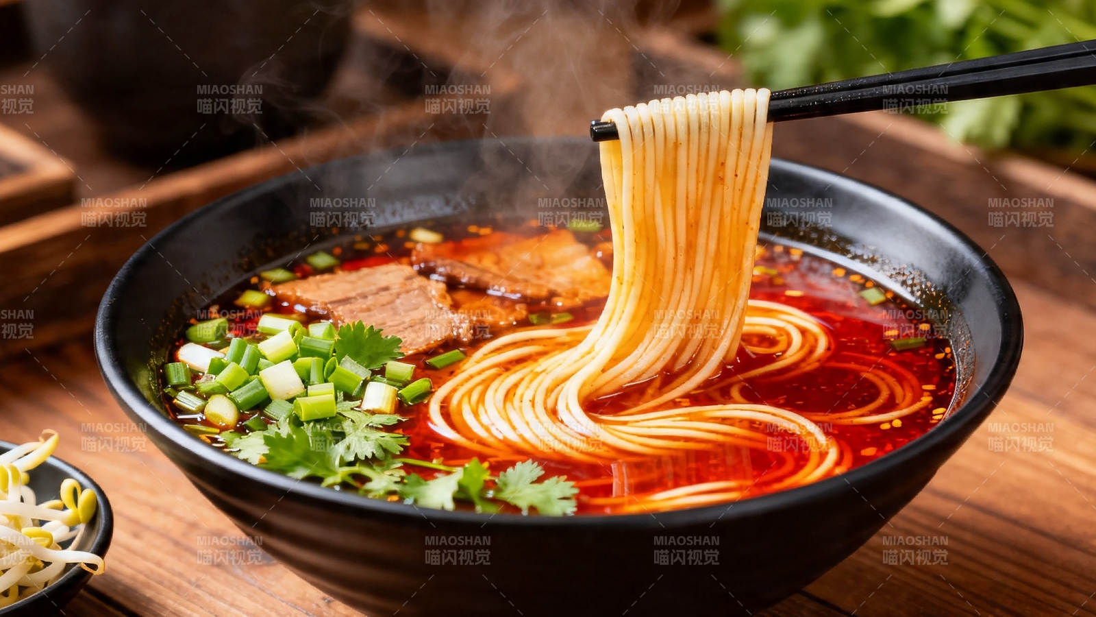 热辣牛肉面 香浓诱人图片