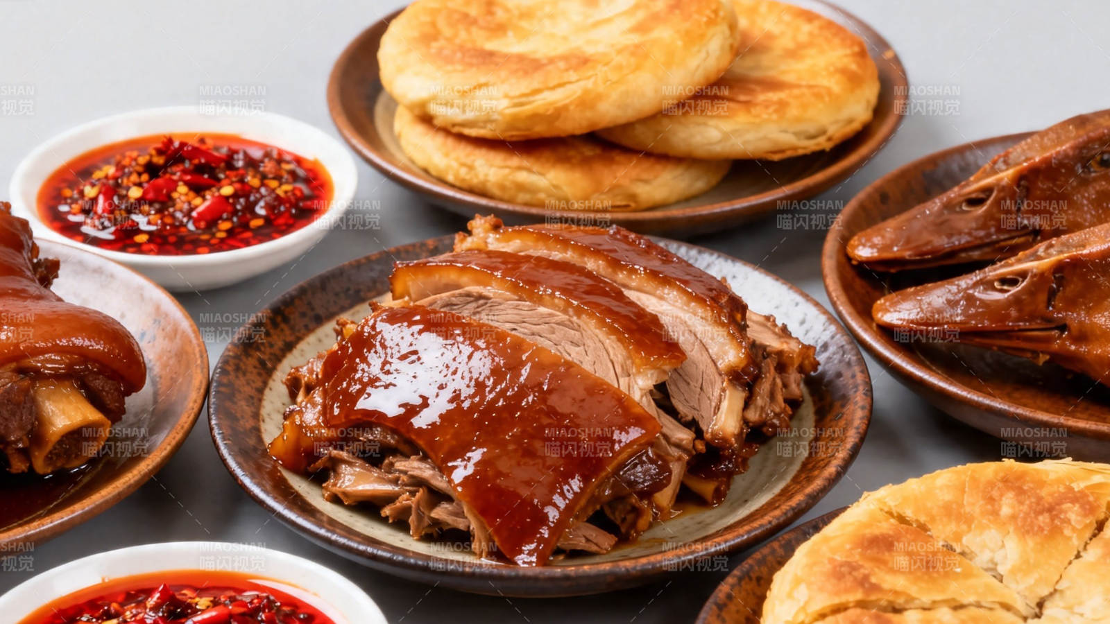 卤味拼盘配饼 香辣诱人图片