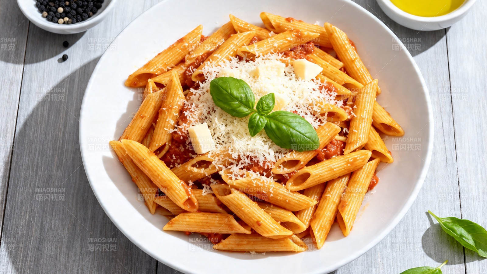 意式番茄罗勒通心粉图片