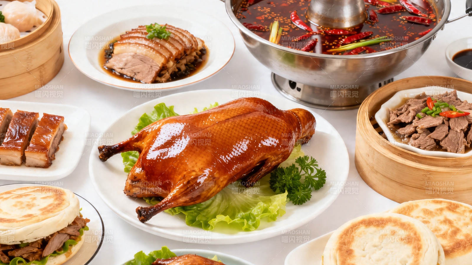 中式美食盛宴 烤鸭火锅俱全图片