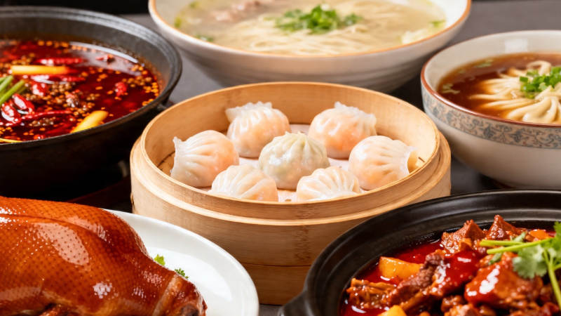 中式美食盛宴 汤包烤鸭面面俱到图片