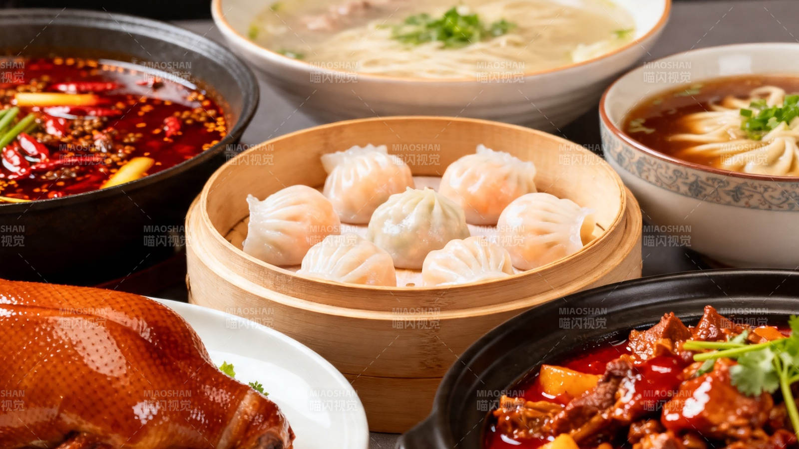 中式美食盛宴 汤包烤鸭面面俱到图片