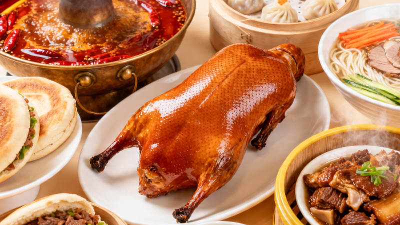 京味盛宴 烤鸭配火锅图片