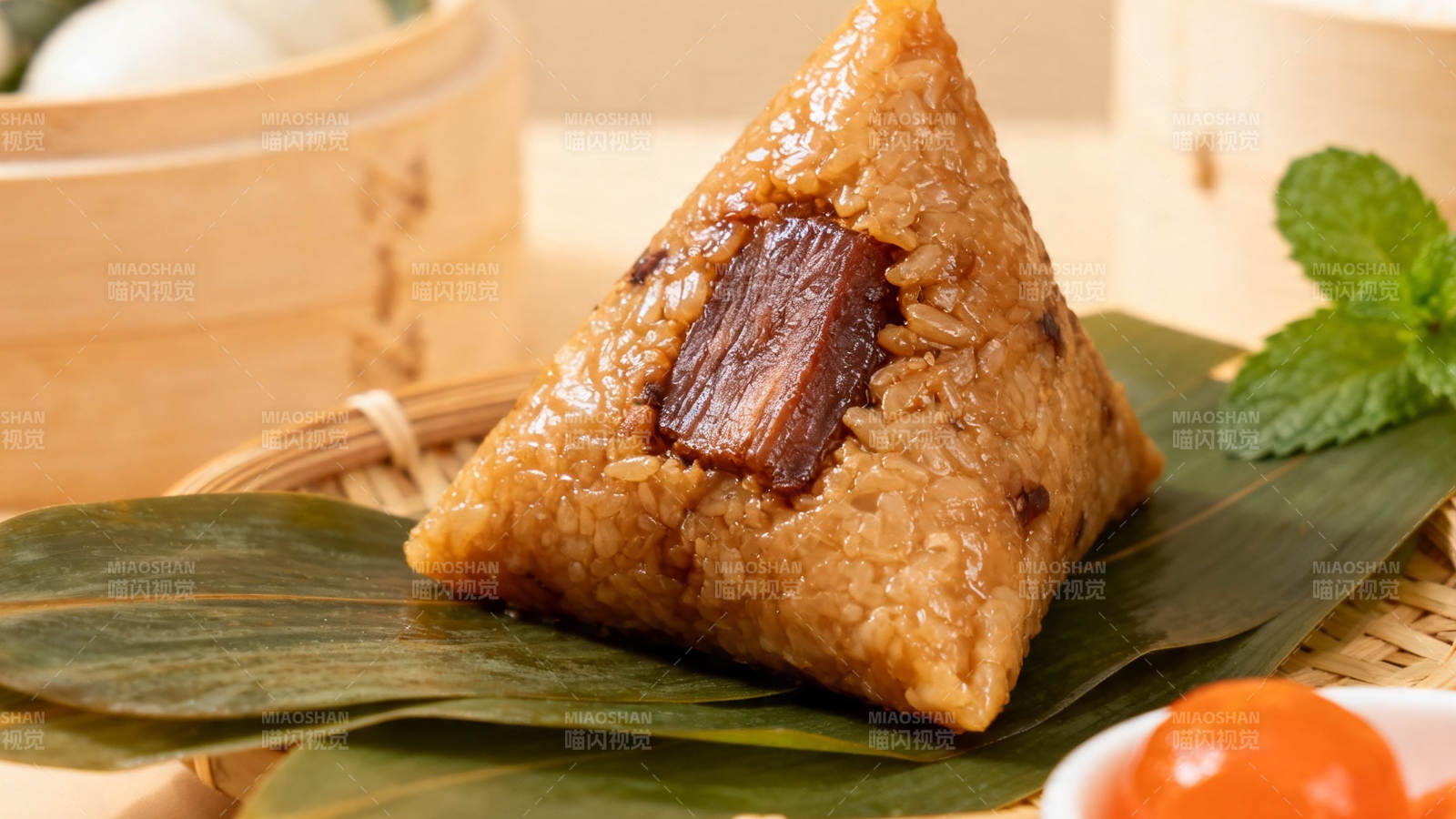 粽叶飘香 肉粽诱人图片