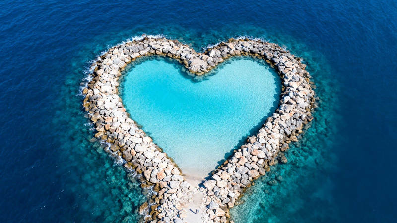 心形石堤 蓝海之心图片
