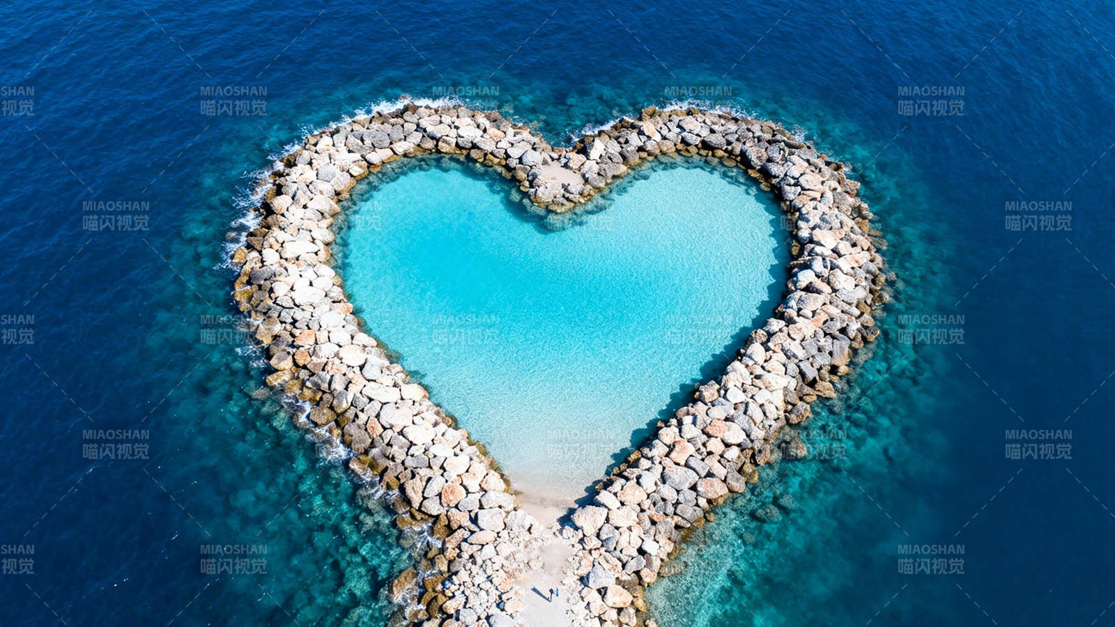 心形石堤 蓝海之心图片