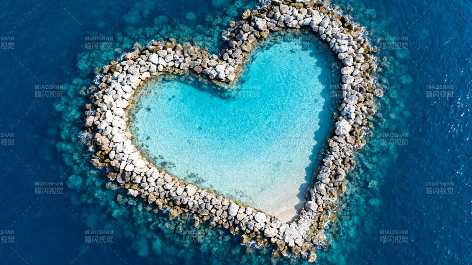 心形岛 碧海环绕爱之湾图片