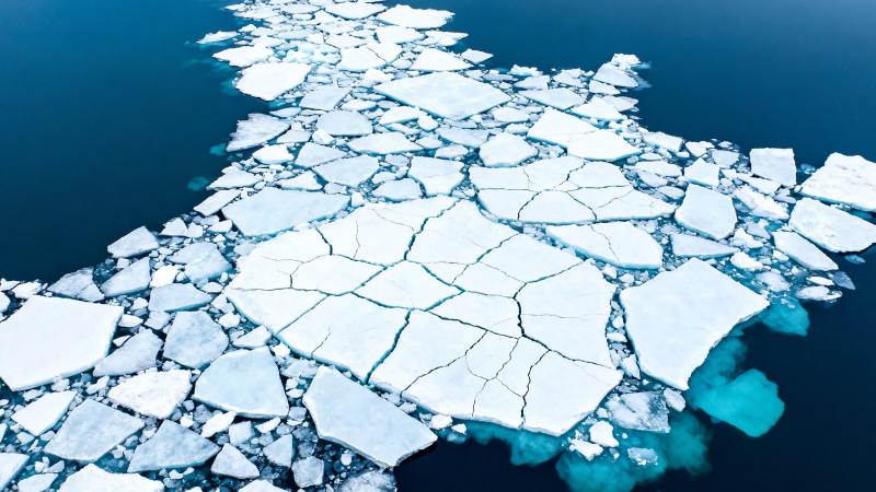 冰裂浮海 蓝调碎玉图图片