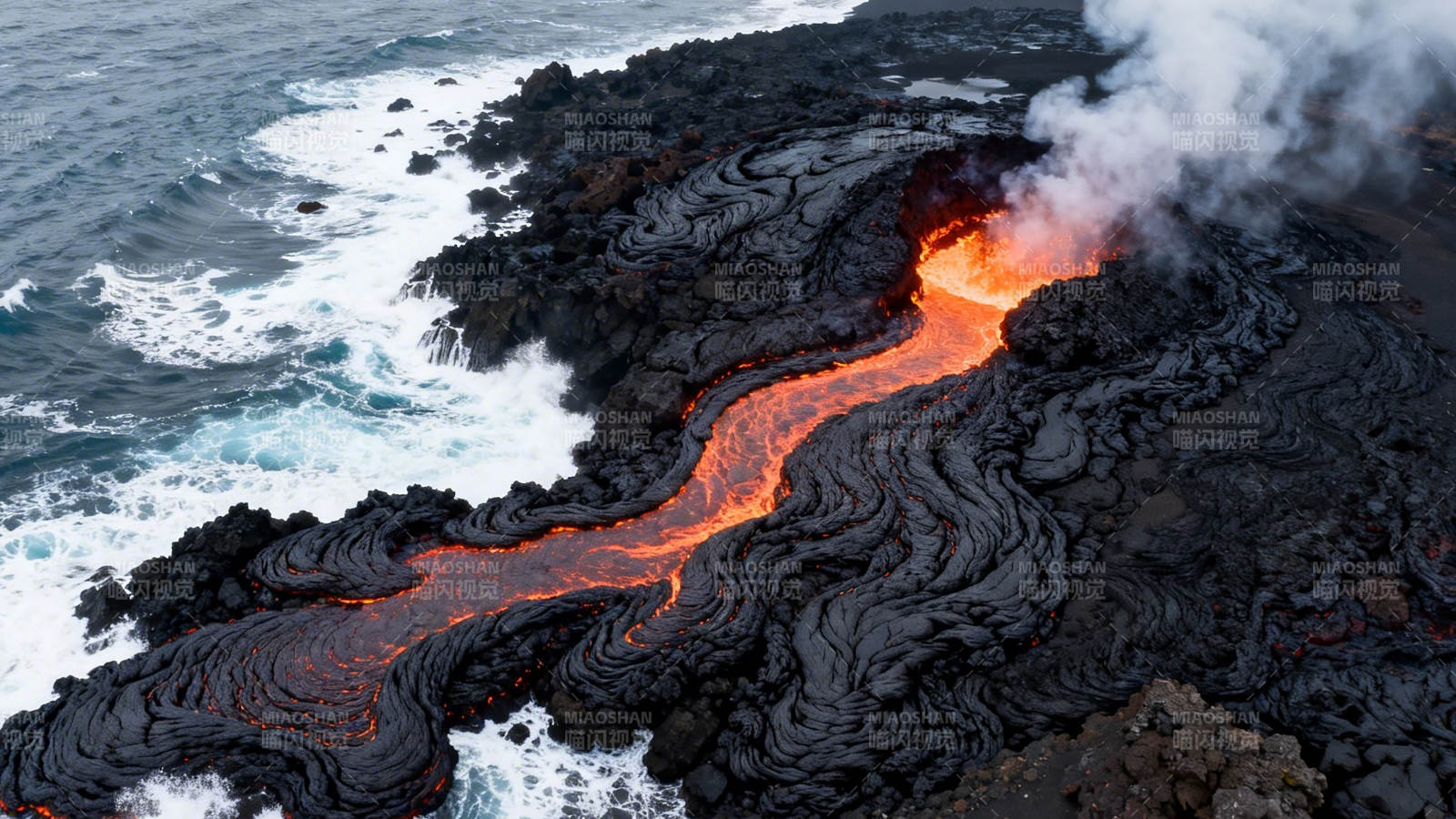 熔岩入海 火与浪的碰撞图片