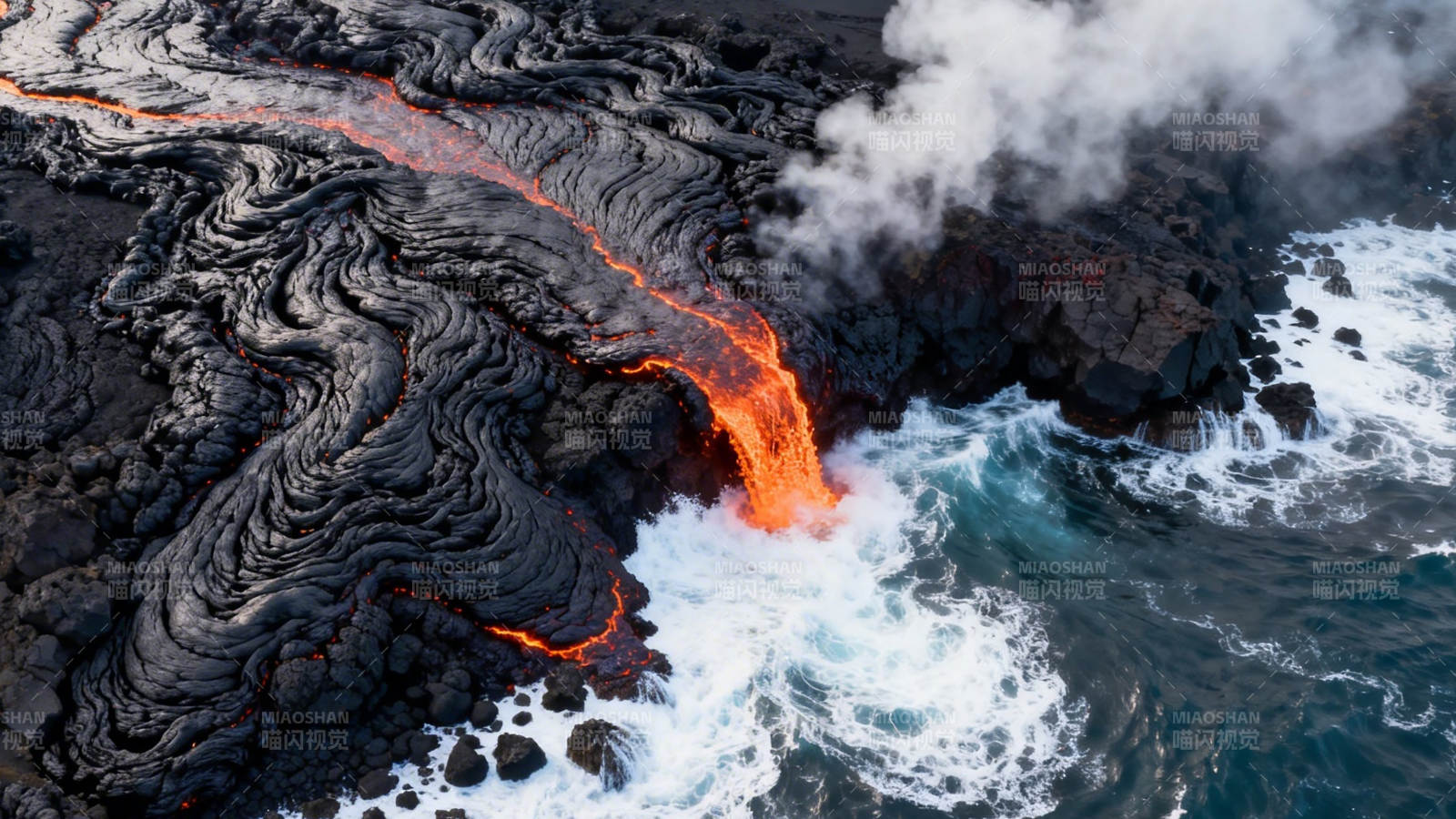熔岩入海 火水相激奇观图片