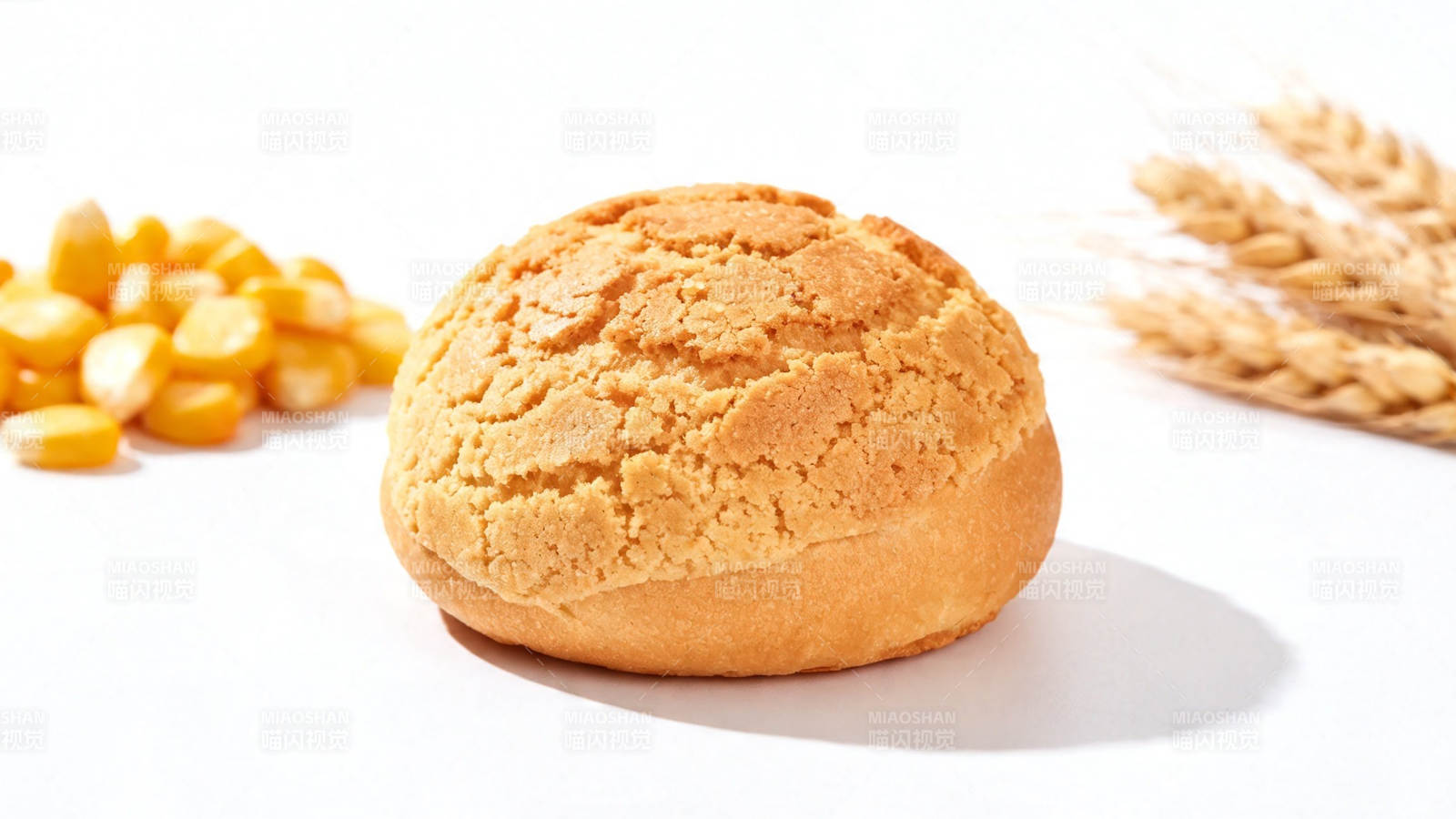玉米小麦面包 金黄诱人图片