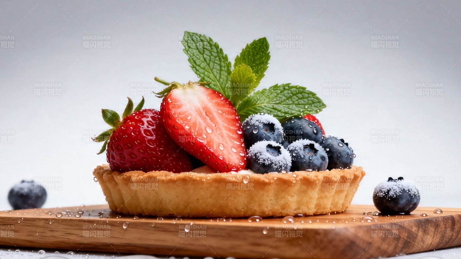莓果挞配薄荷叶 清新诱人图片