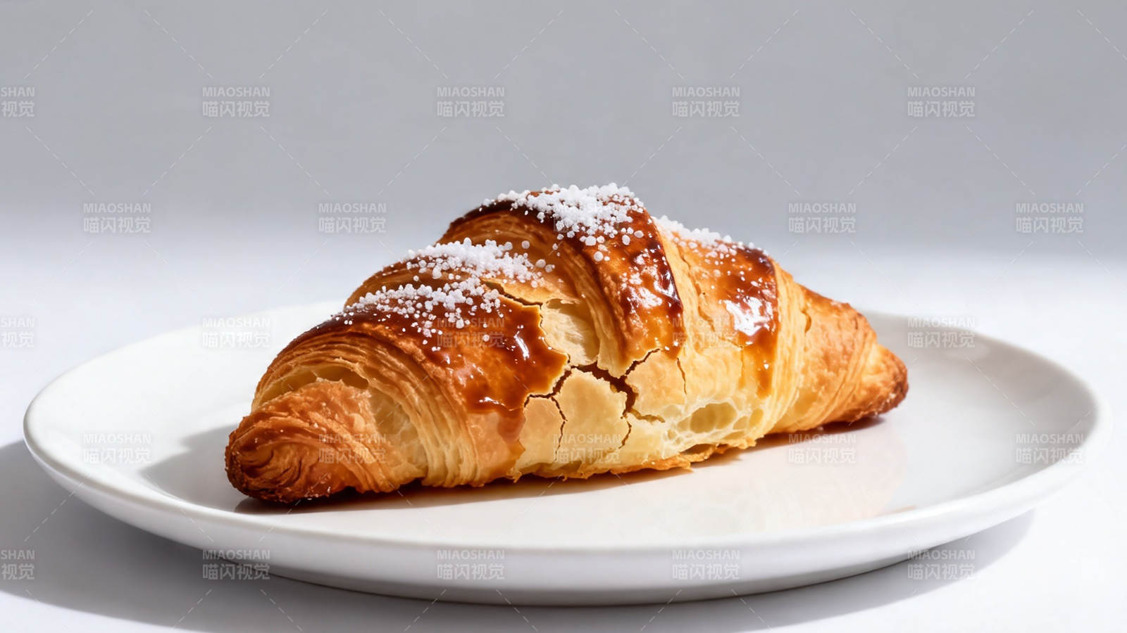 糖霜可颂 金黄酥脆诱人图片