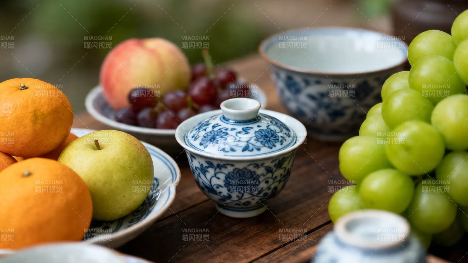 青花瓷伴鲜果 雅致茶点时光图片